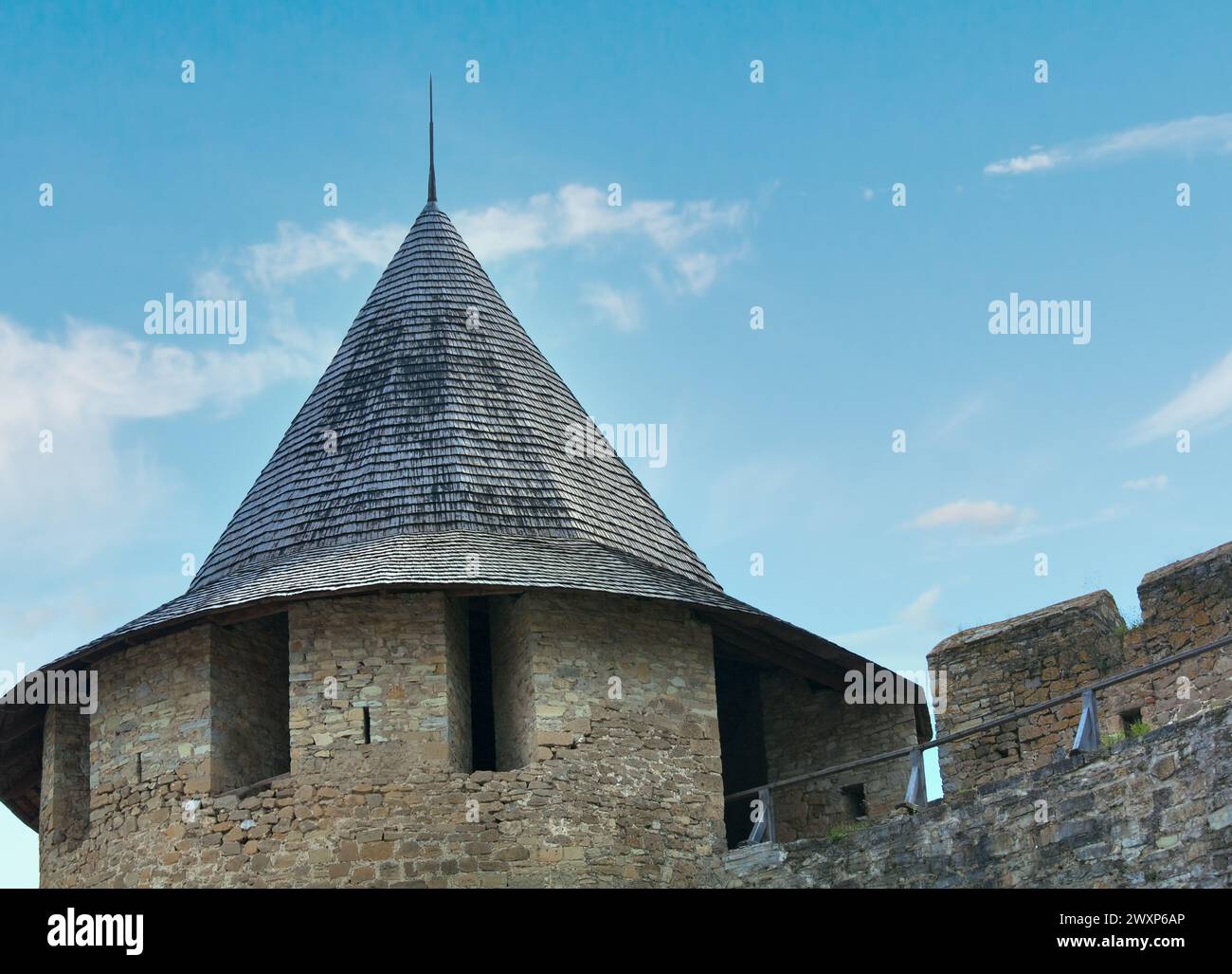 Tetto della fortezza di Khotyn (Chernivtsi Oblast, Ucraina). La costruzione è iniziata nel 1325, mentre i miglioramenti importanti sono stati fatti negli anni '1380 e nel 146 Foto Stock