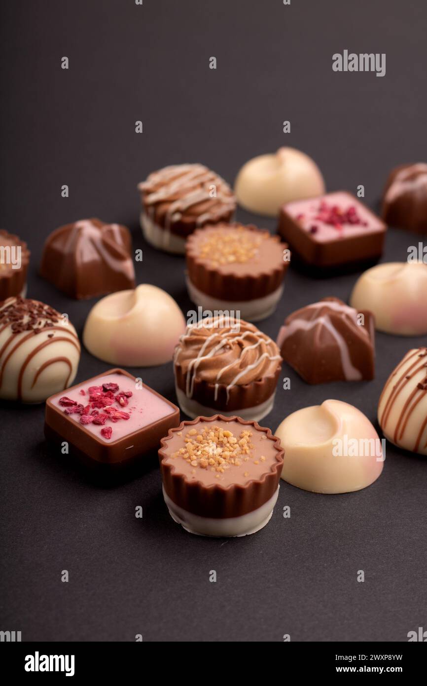 tartufo, calorie, caramelle, cioccolato, cibo, snack, buio, fotografia, sfondo, dolce, assortimento, zucchero, cacao, dessert, caramelle al cioccolato, brown, closeu Foto Stock