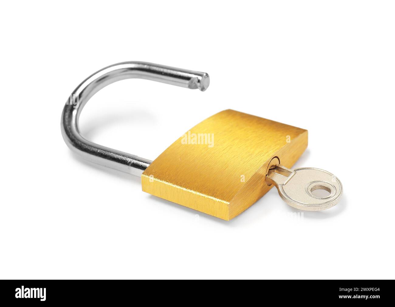 Lucchetto e chiave in acciaio isolati su bianco Foto Stock