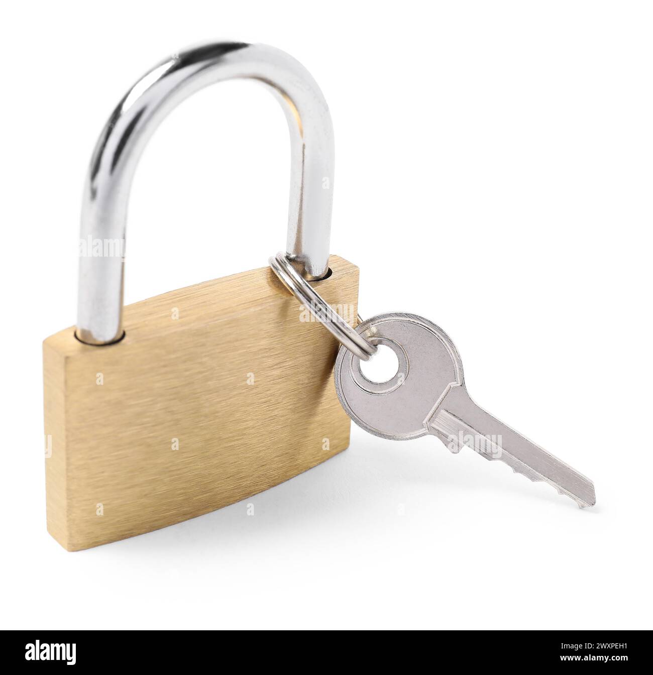 Lucchetto e chiave in acciaio isolati su bianco Foto Stock