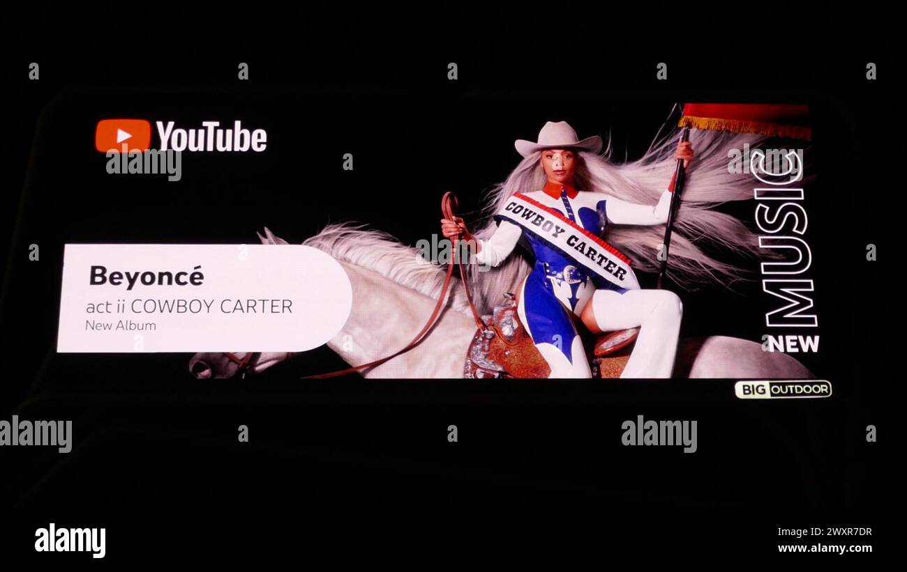 Los Angeles, California, USA 31 marzo 2024 Beyonce Cowboy Carter YouTube Billboard su Sunset Blvd il 31 marzo 2024 a Los Angeles, California, USA. Foto di Barry King/Alamy Stock Photo Foto Stock