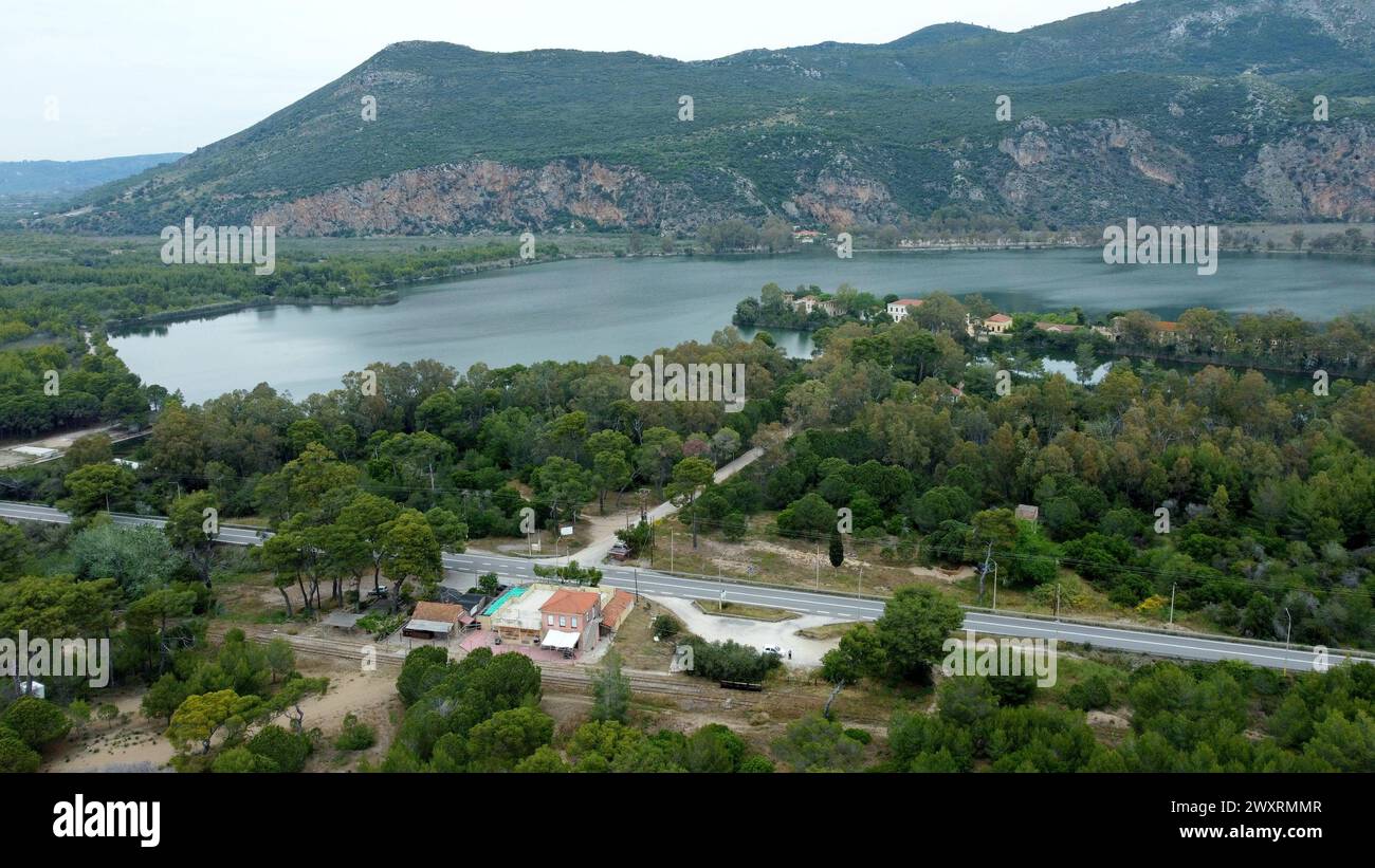 Vista aerea del lago Kaiafas, popolare destinazione turistica i nZacharo, Peloponneso, Grecia, maggio 2023 Foto Stock