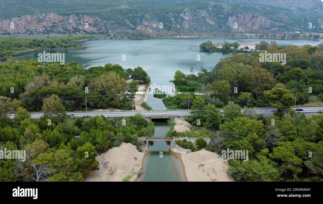 Vista aerea del lago Kaiafas, popolare destinazione turistica i nZacharo, Peloponneso, Grecia, maggio 2023 Foto Stock