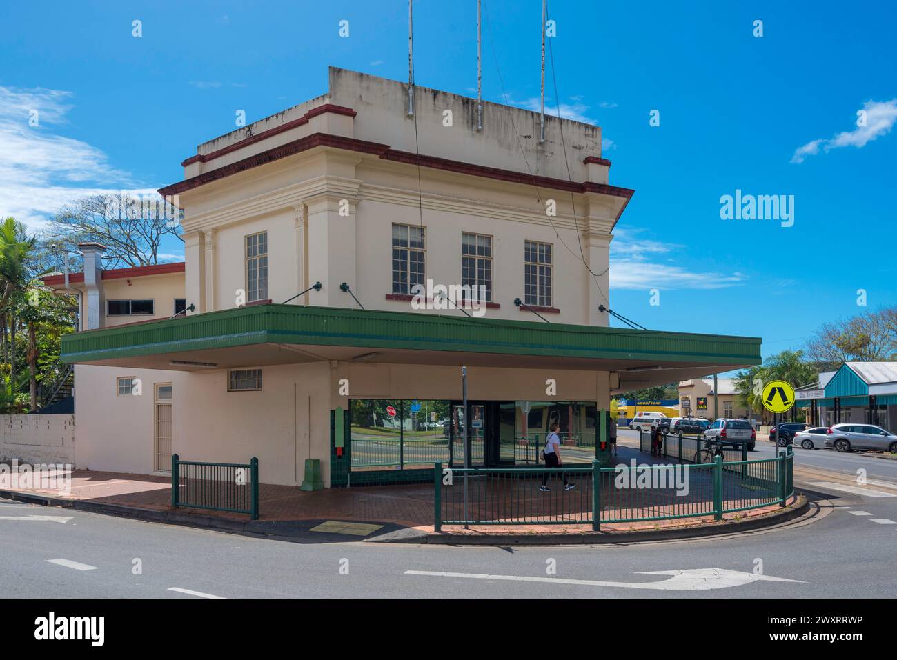 Nel 1937 il Funzionalista progettò l'ex Douglas Shire Council Chambers nella città delle canne da zucchero di Mossman nel nord tropicale del Queensland, Australia Foto Stock