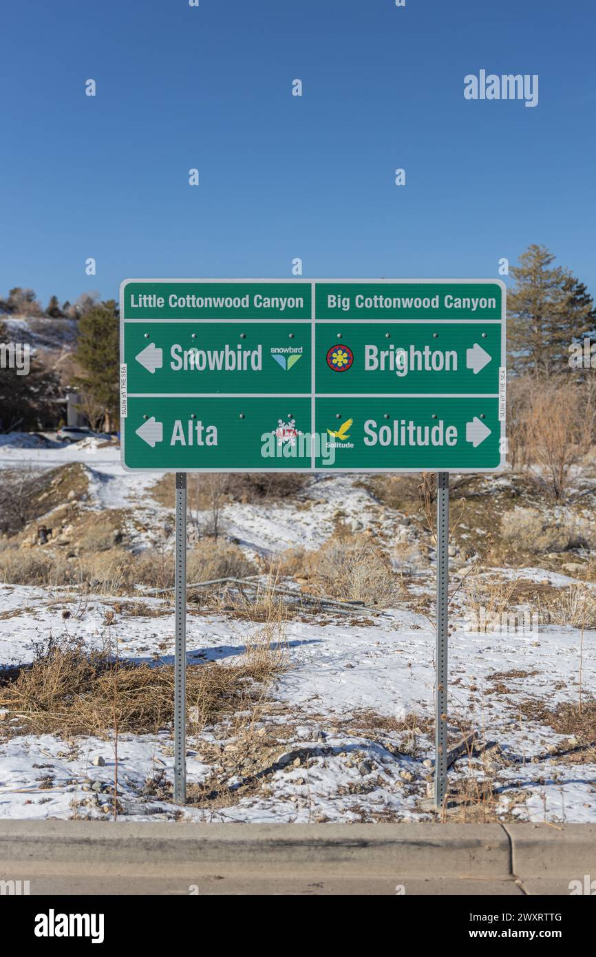 Un cartello con le indicazioni per le zone sciistiche vicino a Salt Lake City, Utah Foto Stock