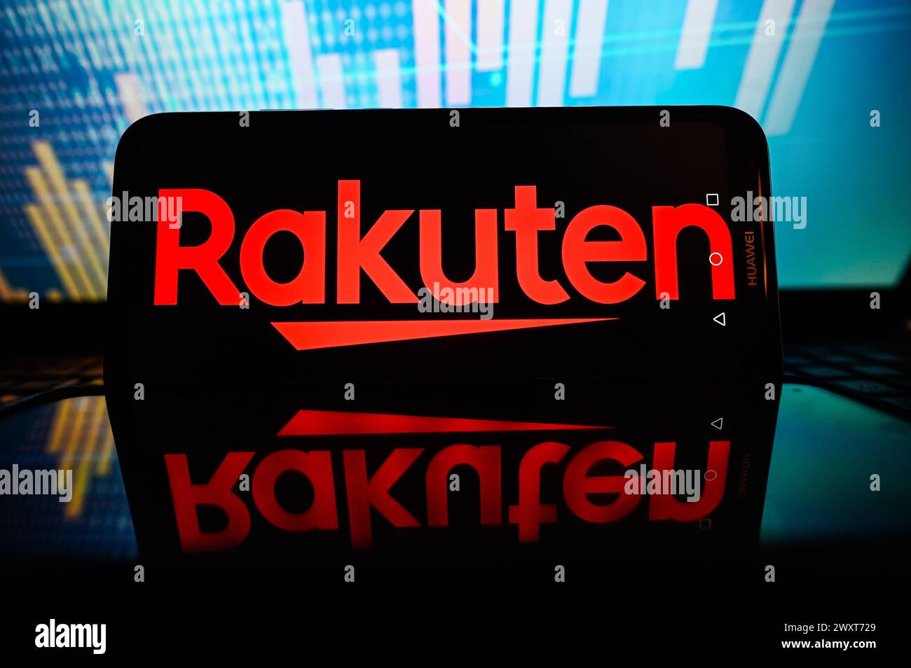 Polonia. 2 aprile 2024. In questa immagine, un logo Rakuten viene visualizzato su uno smartphone con percentuali di mercato azionario sullo sfondo. Credito: SOPA Images Limited/Alamy Live News Foto Stock