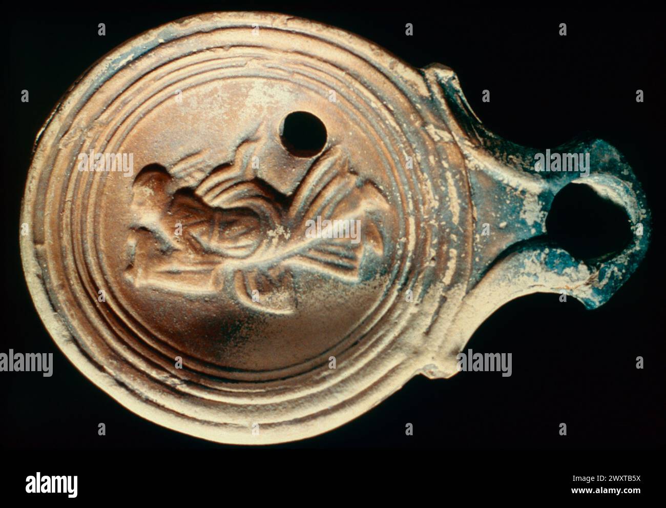 Tersicore, musa di danza corale e canto, raffigurato su un'antica lampada romana, terracotta, Italia 100 d.C. Foto Stock