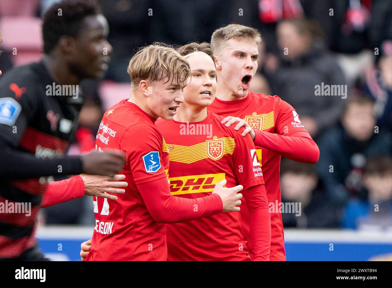 Il Midtjylland incontra il Nordsjaelland nella Super League di Herning lunedì 1 aprile 2024. FCNs Daniel Svensson har scoret til 0-1 og jubler med Andreas Schjelderup og Oliver Antman under superligakampen mellem FC Midtjylland og FC Nordsjaelland i Herning mandag den 1. aprile 2024.. (Foto: Bo Amstrup/Ritzau Scanpix) Foto Stock