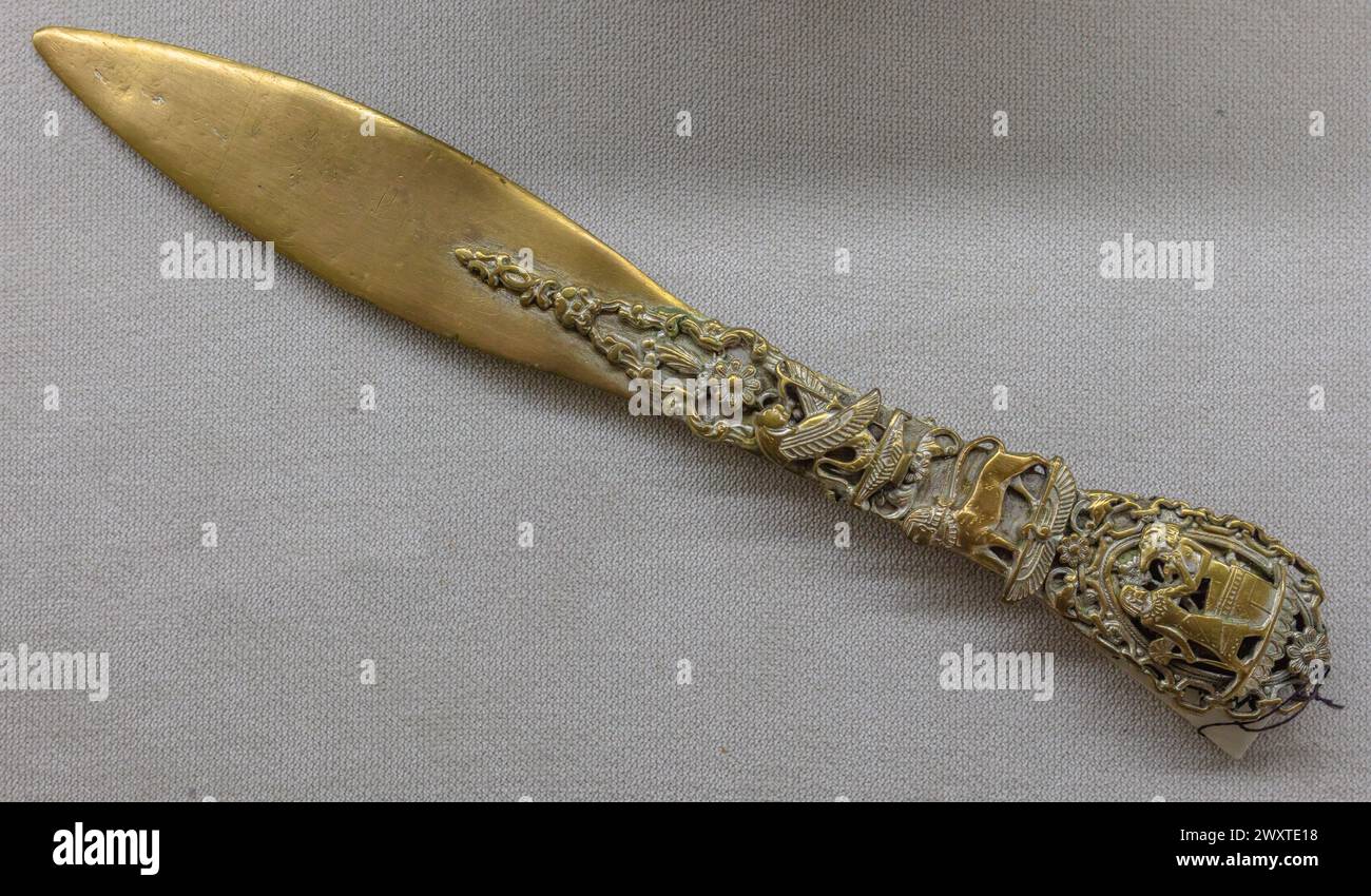 Coltello da taglio in carta d'epoca, anni '1880, Kaluga fine Arts Museum, Kaluga, Russia Foto Stock