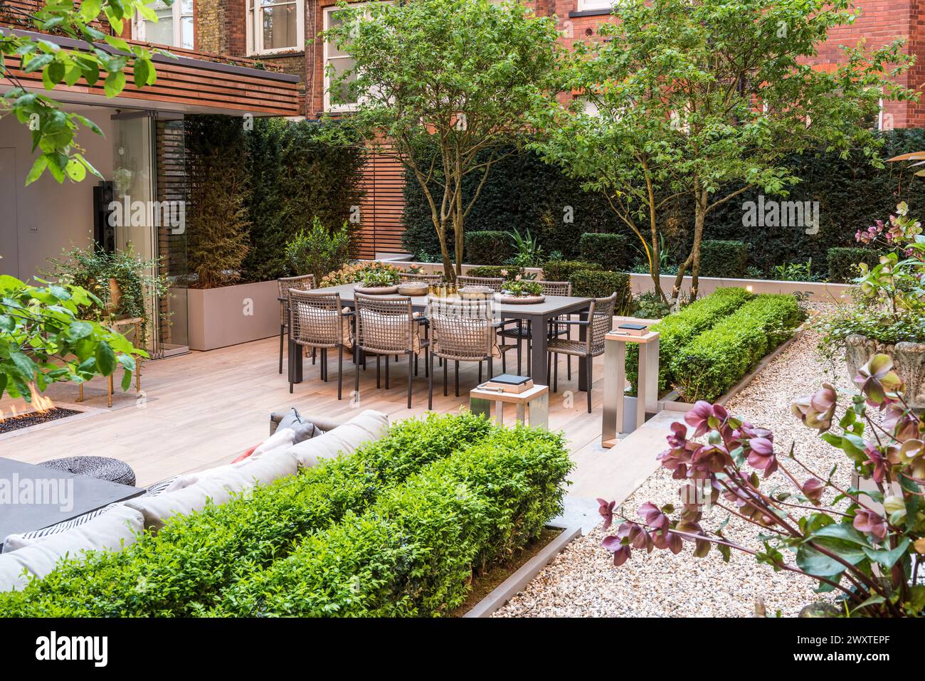 Terrazza ristorante della residenza cittadina di Chelsea, West London, Regno Unito Foto Stock
