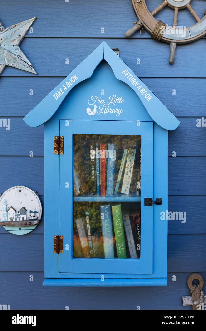Little Library gratuita, Eastbourne, Inghilterra, Regno Unito. Foto Stock