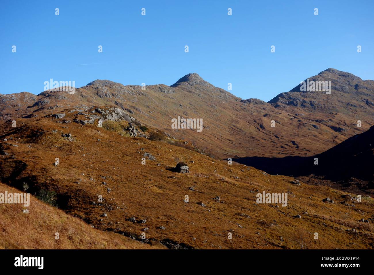 Sgurr na h-Ighinn' e la montagna scozzese Corbett 'Sgurr Dhomhuill' da Ceann A' Chreagain ad Ardgour, Highlands scozzesi, Scozia. REGNO UNITO. Foto Stock