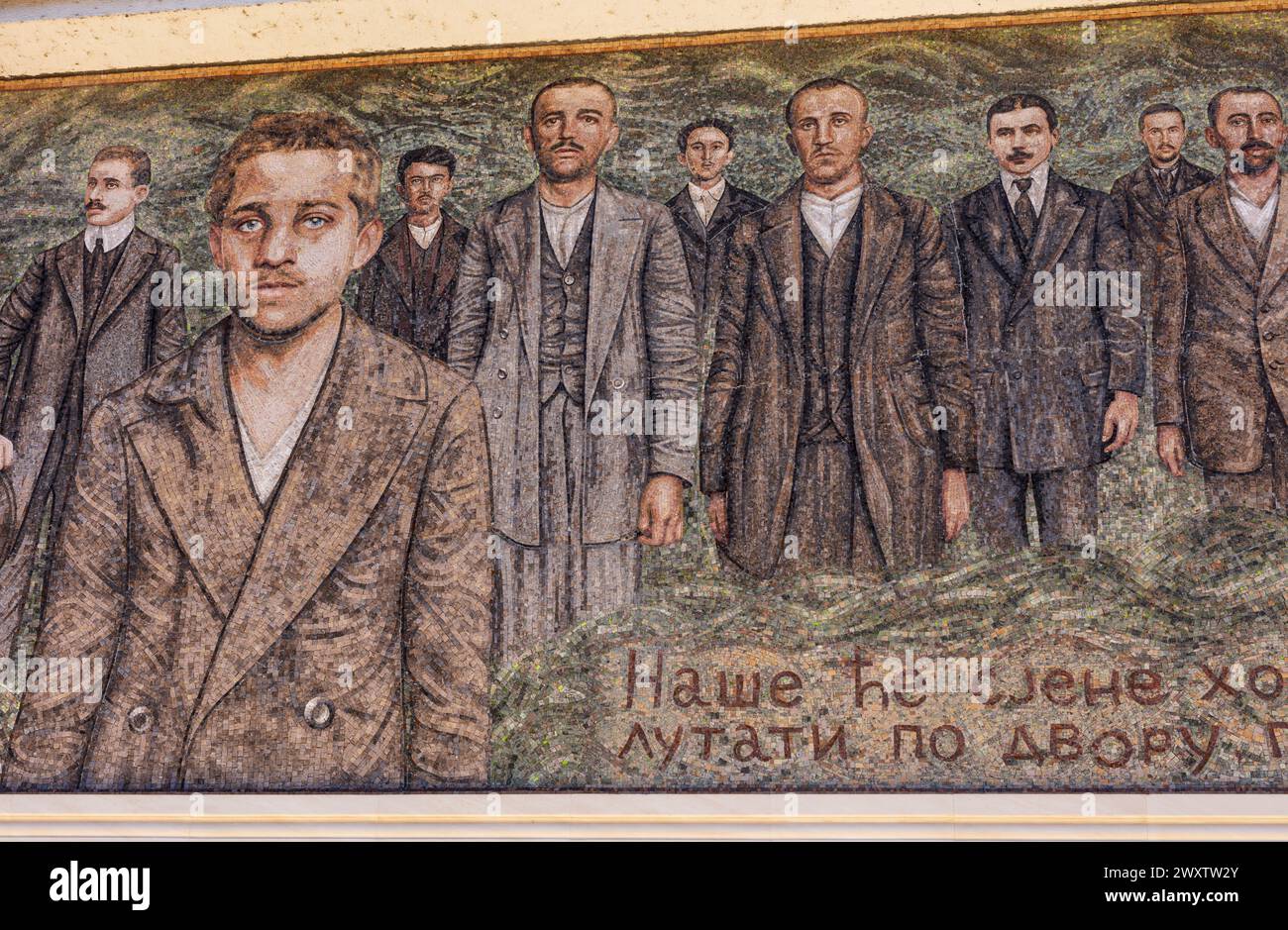 Ritratto di Gavrilo Princip e membri della giovane Bosnia, mosaico murale, Andricgrad, Visegrad, Bosnia Foto Stock