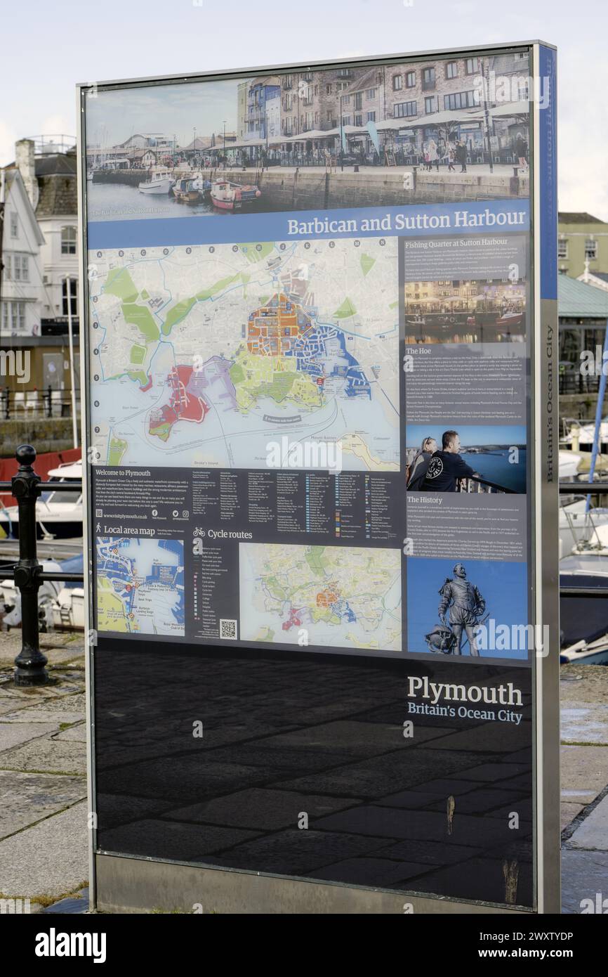 Cartellone turistico moderno - visualizzazione della mappa della città pubblica - al Barbican, Plymouth, Inghilterra, Regno Unito Foto Stock