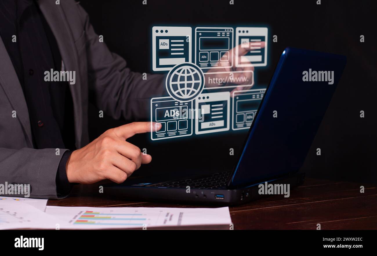Concetto di Digital Marketing, promozione di prodotti o servizi attraverso la rete, strategie e obiettivi di Digital Marketing. SEO PPC Foto Stock