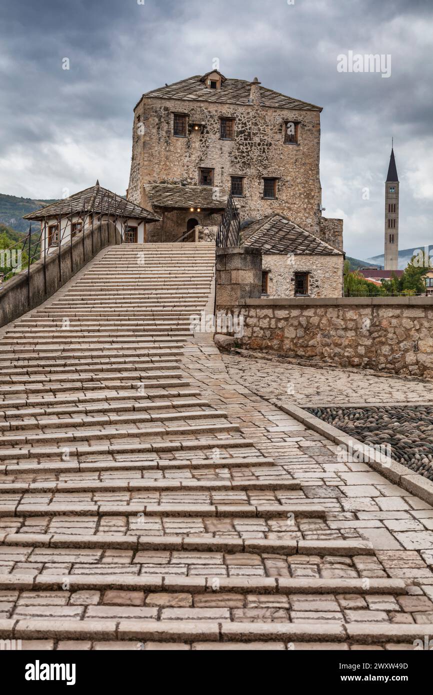 Stari Most, Ponte Vecchio, Ponte ottomano del XVI secolo, Mostar, Bosnia Foto Stock