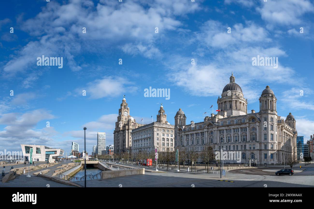 The Three Graces at Pier Head, Liverpool, Merseyside, Inghilterra, Regno Unito Foto Stock