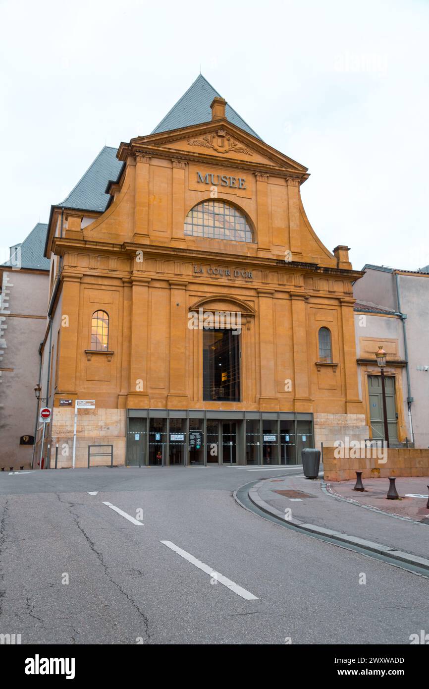 Metz, Francia - 23 gennaio 2022: Il Museo di Metz, Musee de la Cour d'Or, Metz Metropole a Metz, Francia, è stato fondato nel 1839. Foto Stock