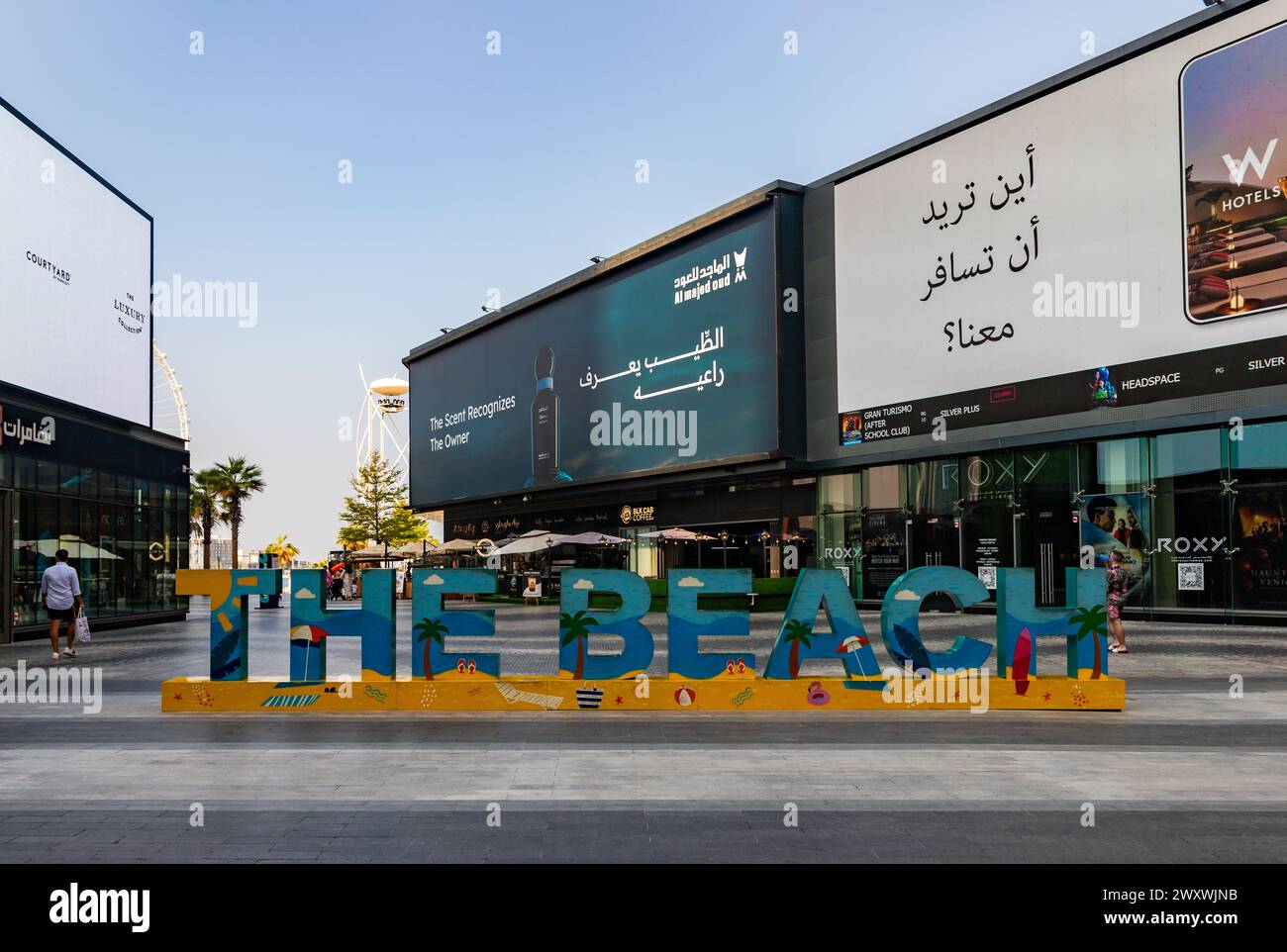Una foto del cartello Marina Beach, nella Marina di Dubai. Foto Stock