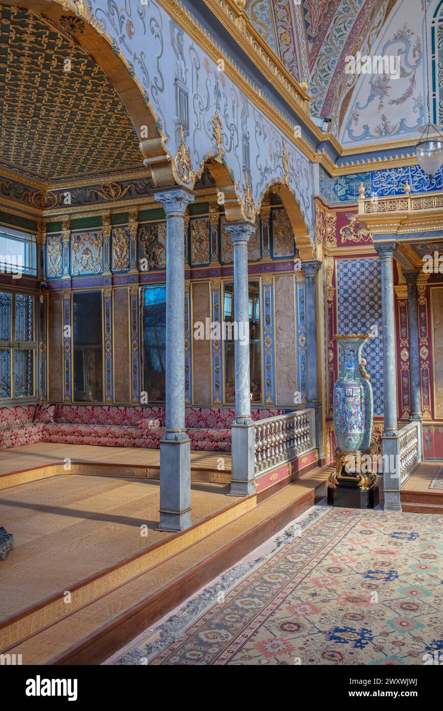 Interno della sala del trono all'interno di Harem, Palazzo Topkapi, Istanbul, Turchia Foto Stock