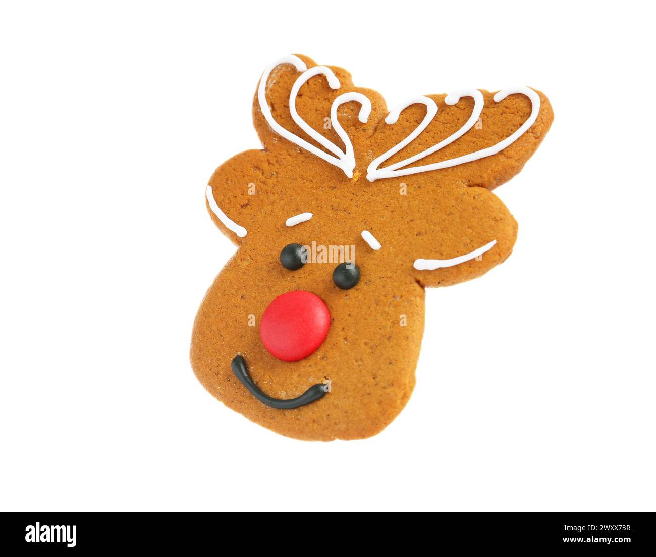 Biscotto natalizio a forma di cervo isolato su bianco Foto Stock