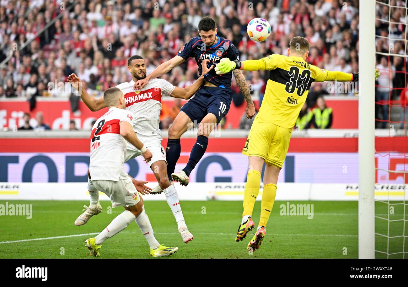 Scena area di rigore, scena area goal, colpo di testa, goal, calcio goal, azione, goal chance, Tim Kleindienst 1. FC Heidenheim 1846 FCH (10) contro il portiere Foto Stock