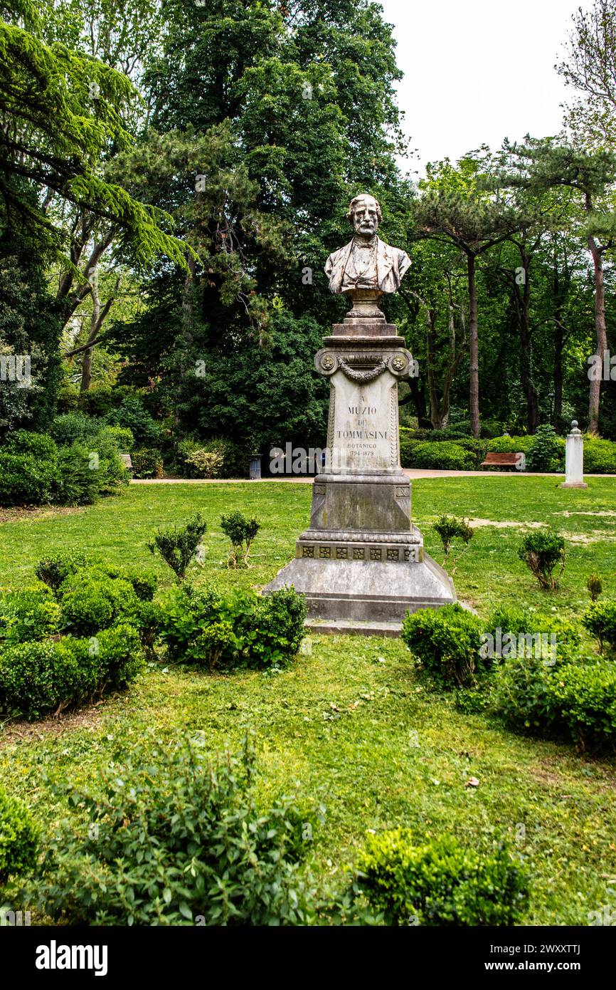 Monumento al botanico, Muzio de Tommasini, Giardino pubblico, Parco cittadino, Trieste, città portuale sull'Adriatico, Friuli, Italia, Trieste, Friuli Foto Stock