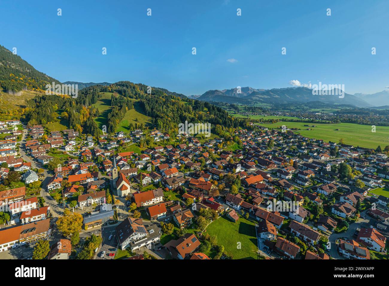 Vista di Burgberg al Grünten vicino a Sonthofen nel Oberallgäu dall'alto Foto Stock