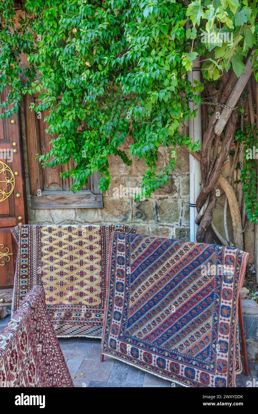 Strada nella città vecchia, Antalya, provincia di Antalya, Turchia Foto Stock