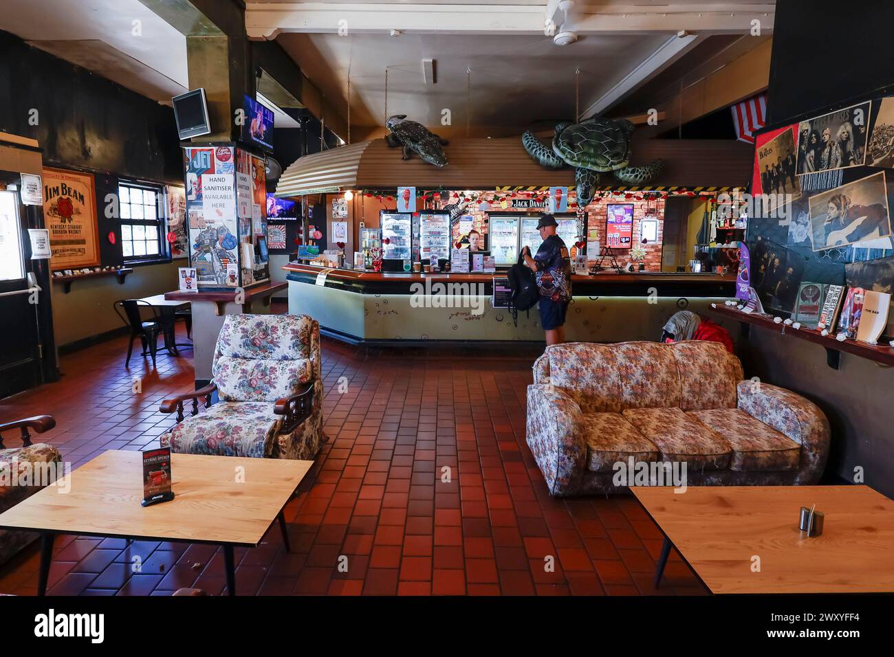 Interno del Cozii Cafe nel vecchio edificio del Criterion Hotel a Maryborough, Queensland, Australia. Foto Stock