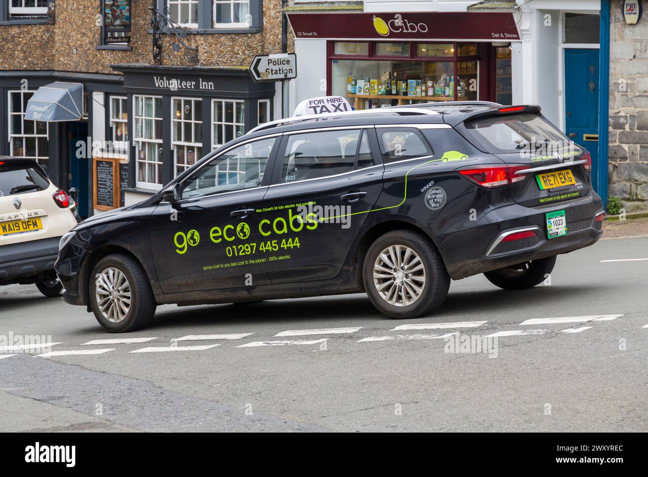 Go eco cabine West Dorset's 1 ° società di taxi completamente elettrico - 100% elettrico a Lyme Regis, Dorset Regno Unito a marzo Foto Stock