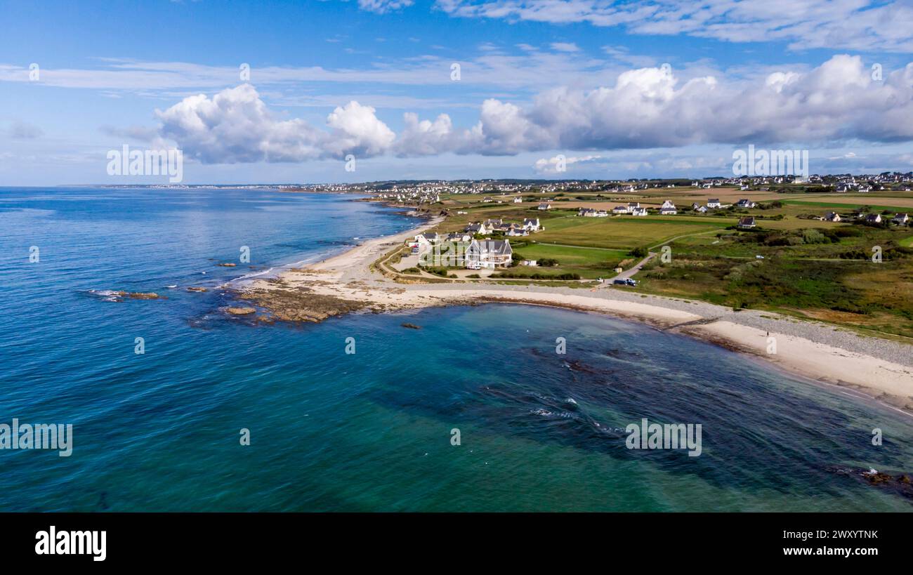 Plozevet (Bretagna, Francia nord-occidentale): Vista aerea della costa, paesaggio con la costa della zona "Pays Bigouden" Foto Stock