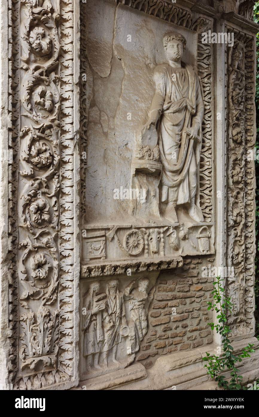 Roma. Italia. L'Arcus Argentariorum (Arco dei Cambieri / Arco degli Argentari, 204 d.C.). Pannello interno ovest raffigurante Caracalla, aggiuntivo Foto Stock