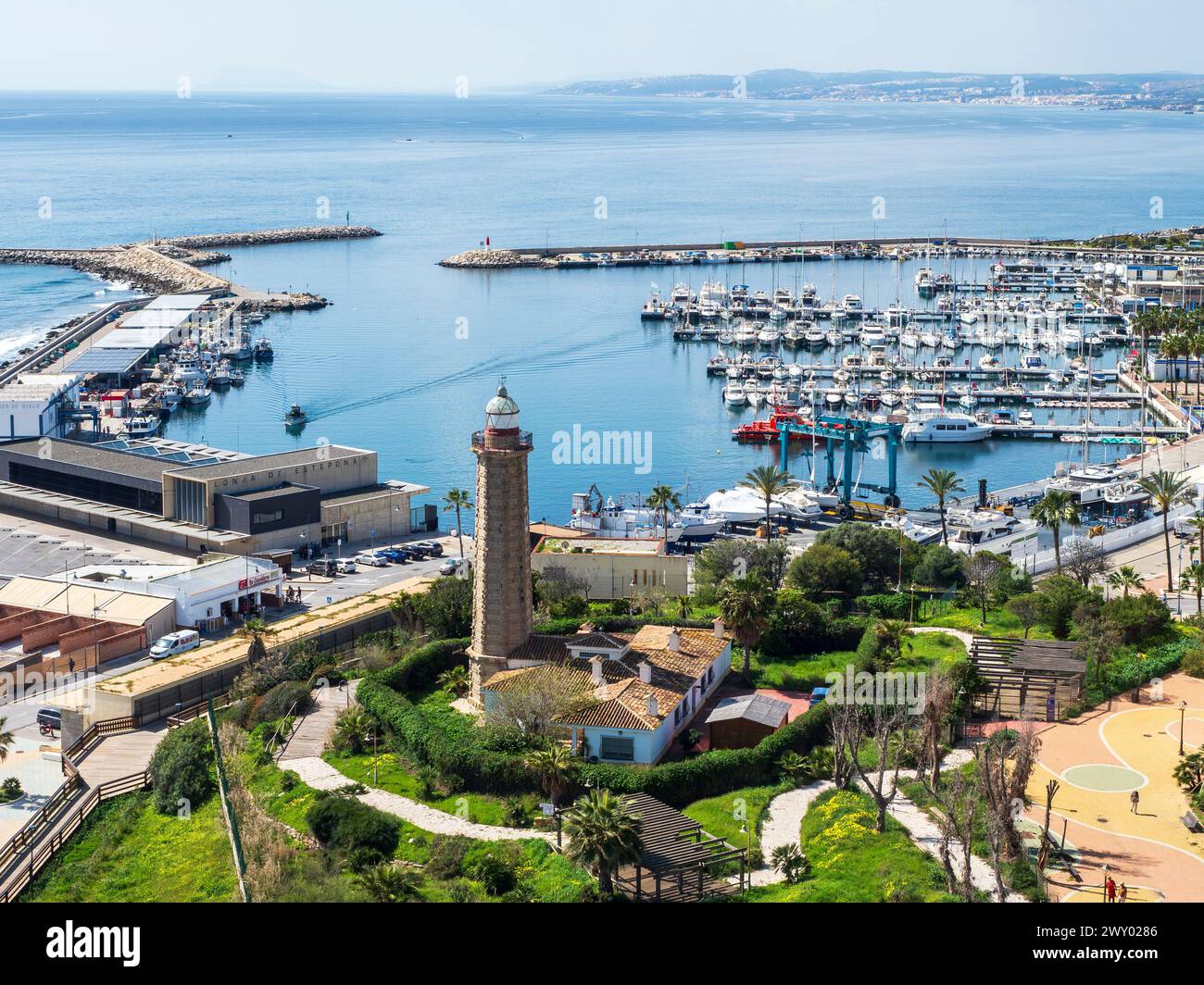 Faro e porto di Estepona, Málaga Foto Stock