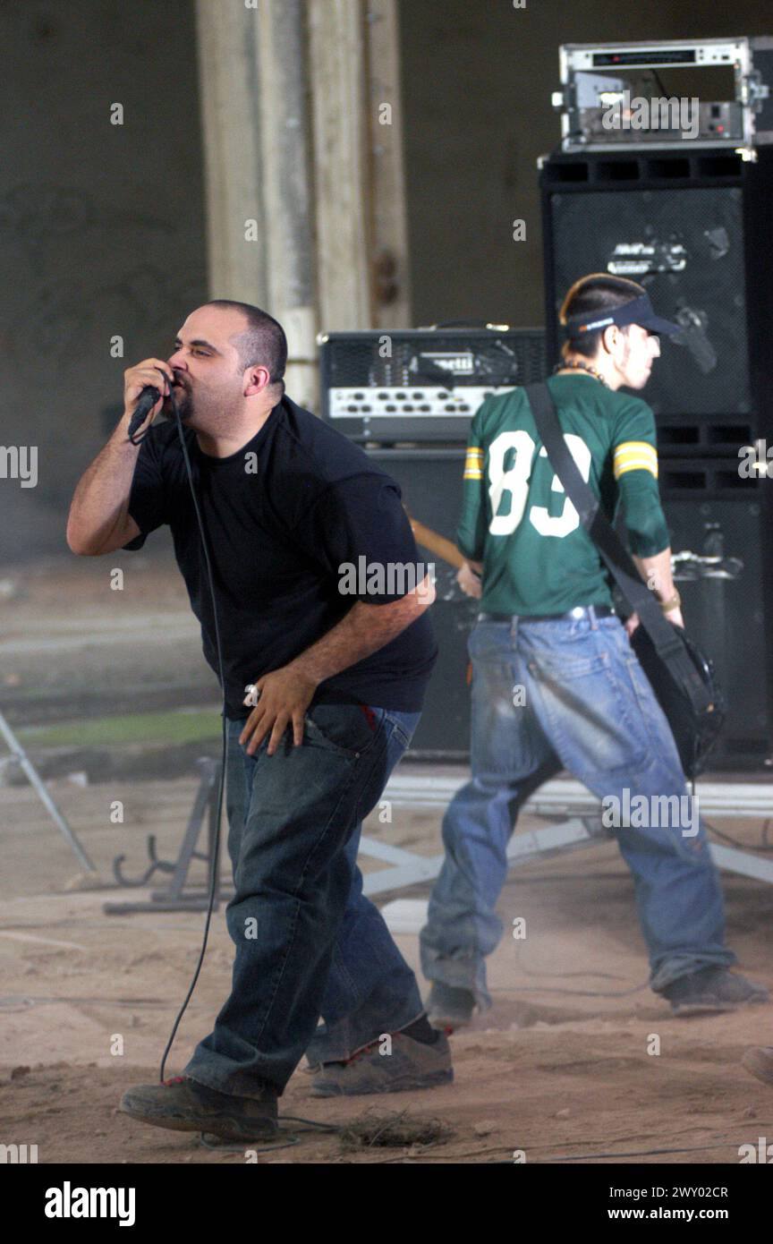 Milano Italia 07/05/2003 : linea 77 ,band alternative metal italiana, durante il backstage fotografico del video della canzone Fantasma Foto Stock