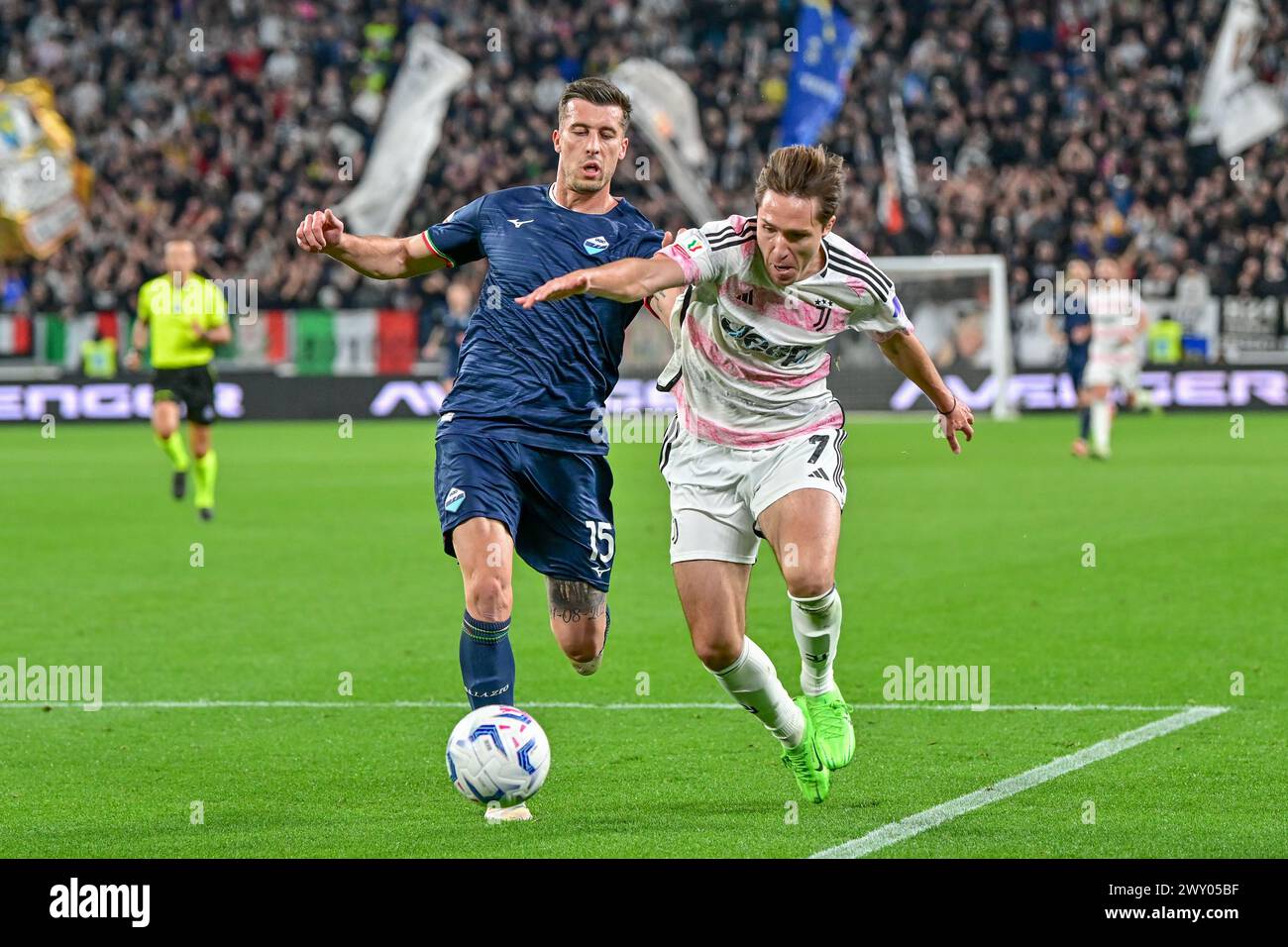 Torino, Italia. 2 aprile 2024. Federico Chiesa (7) della Juventus e Nicolo Casale (15) della Lazio visti durante la semifinale di Coppa Italia tra Juventus e Lazio allo Stadio Allianz di Torino. (Photo Credit: Gonzales Photo/Alamy Live News Foto Stock