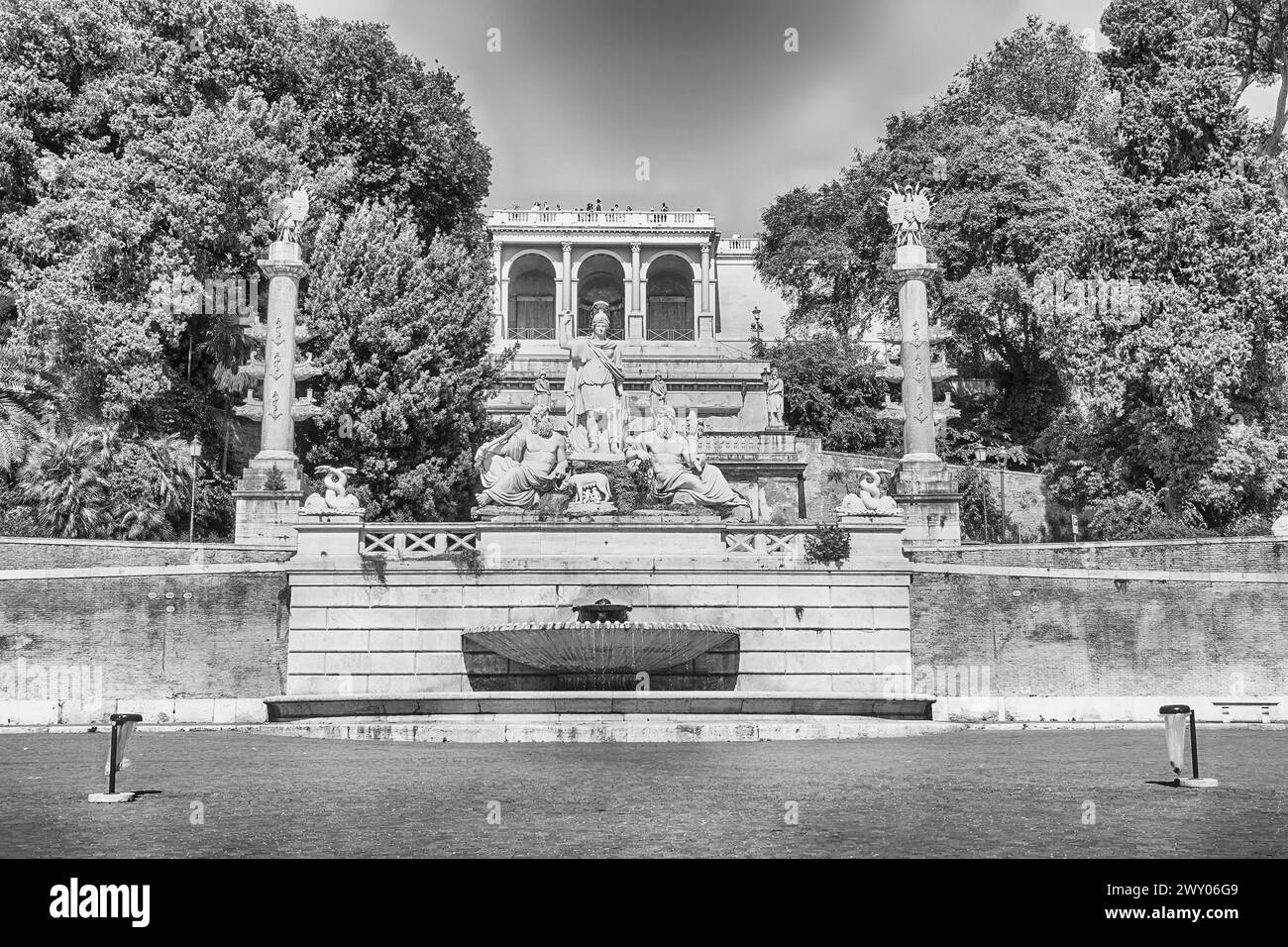 La classica Fontana del Nettuno, fontana monumentale situata in Piazza del Popolo a Roma Foto Stock