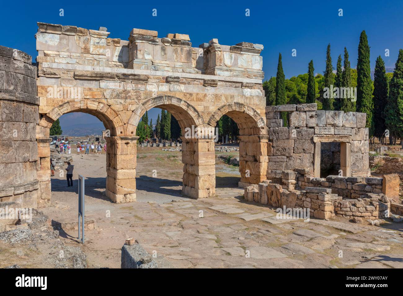 Porta Frontinus, Hierapolis, Pamukkale, provincia di Denizli, Turchia Foto Stock