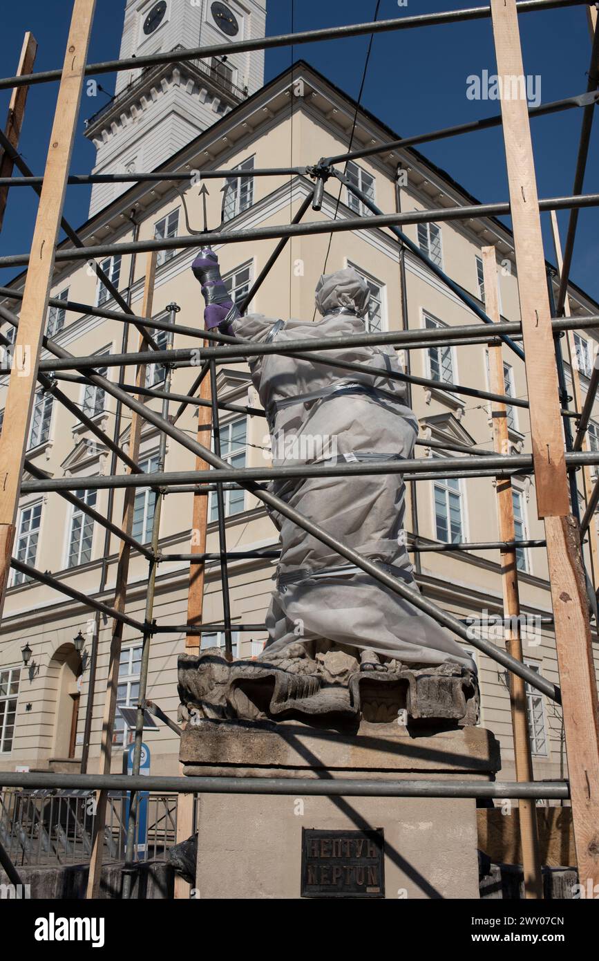 Statue fortificate a Leopoli, Ucraina, 15 marzo 2022. Foto Stock