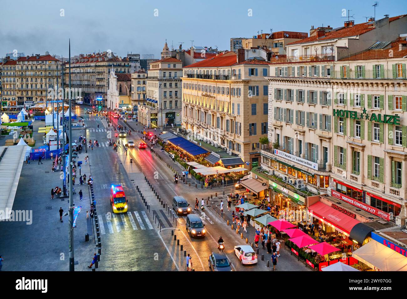 Il Porto Vecchio (Vieux Port) e il Quai des Belges, il centro della città, uno dei principali nodi di trasporto della città. Barche, tram e autobus, è un incrocio per tutti Foto Stock
