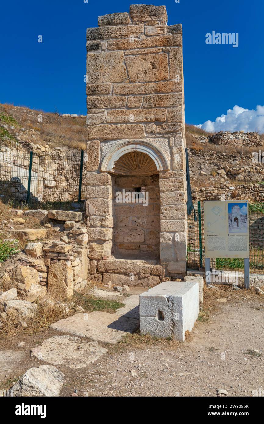 Fontana dei pellegrini, Hierapolis, Pamukkale, provincia di Denizli, Turchia Foto Stock