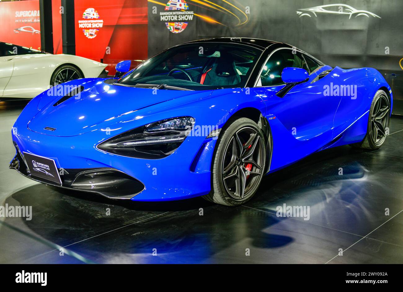 Thailandia-27 marzo 2024: Motore turbo v8 M840t Blue McLaren 720s, al 45° Salone Internazionale dell'automobile di Bangkok a Nonthaburi Foto Stock