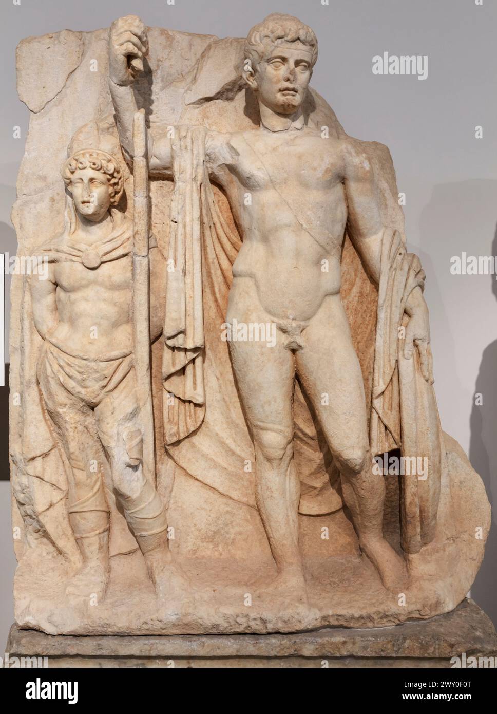 Imperatore Tiberio e schiavo barbaro, scultura in rilievo romana Sebasteion nel Museo, Afrodisia, Geyre, Provincia di Aydin, Turchia Foto Stock