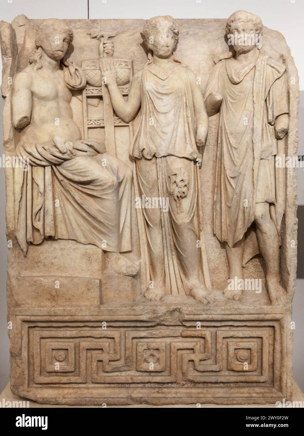 Apollo e l'eroe reale, scultura a rilievo del Sebasteion romano nel Museo, Afrodisia, Geyre, Provincia di Aydin, Turchia Foto Stock