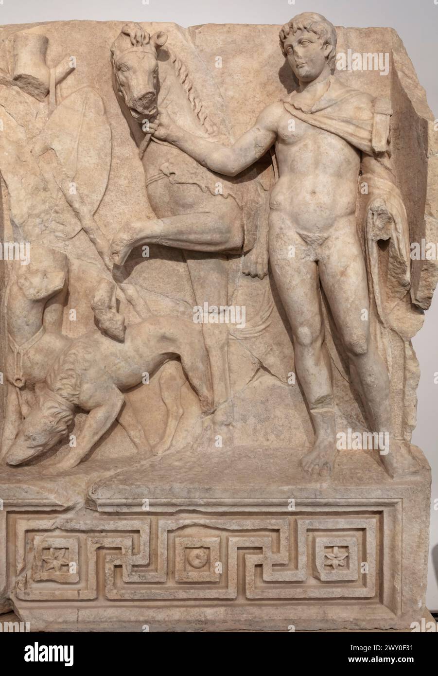 Eroe reale con cavalli e cani da caccia, scultura in rilievo romana Sebasteion nel Museo, Afrodisia, Geyre, Provincia di Aydin, Turchia Foto Stock