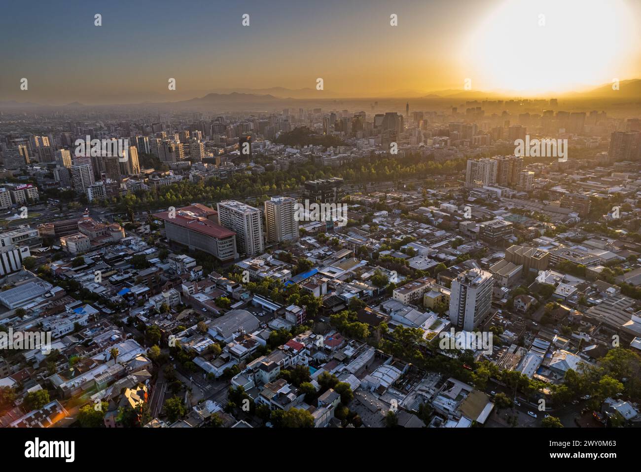 Splendida vista aerea della collina di San Cristobal e della città di Santiago del Cile Foto Stock