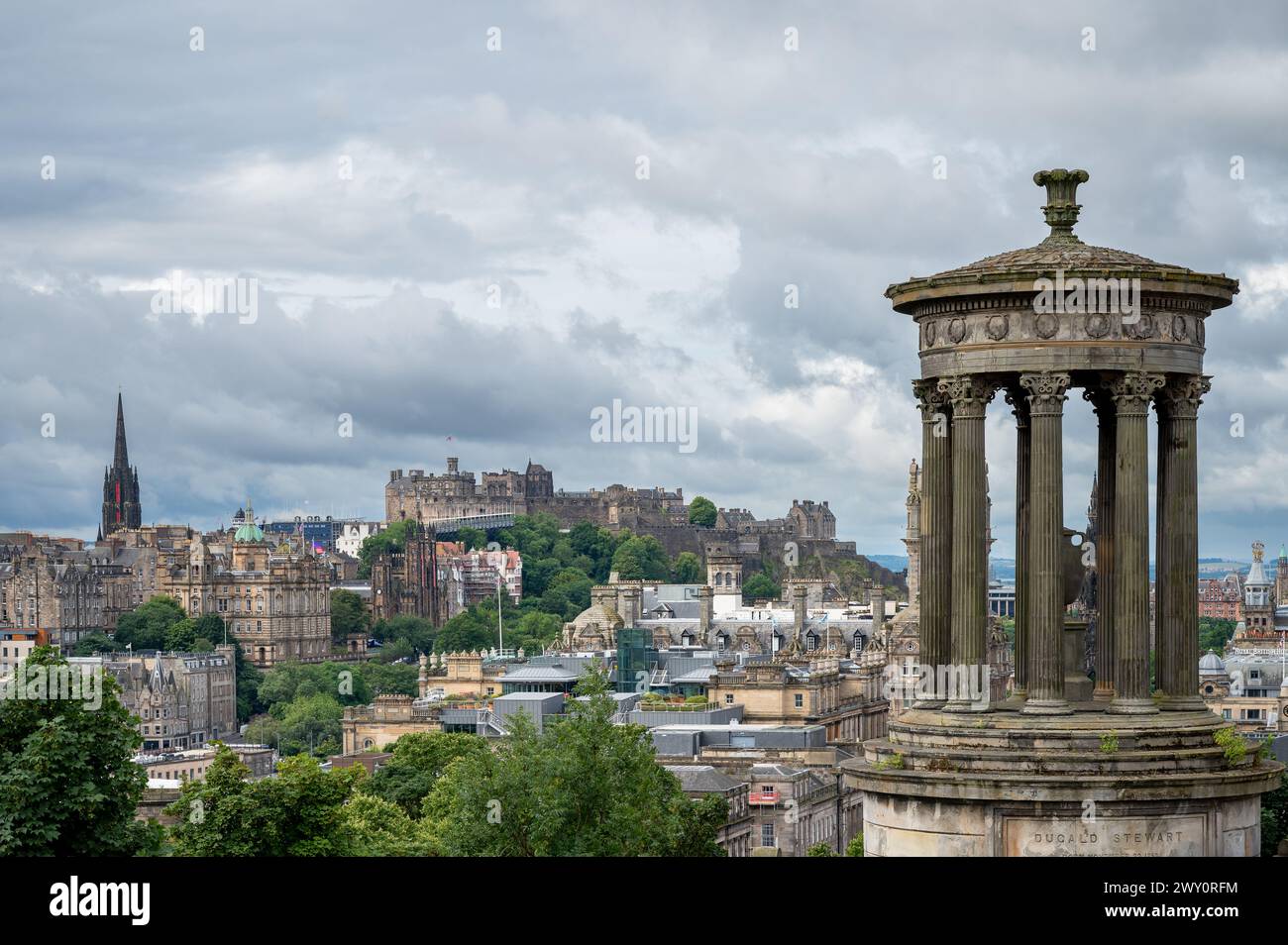 Una vista dal cielo da Calton Hill su Edimburgo, città di Edimburgo, Scozia, Regno Unito, Europa. Foto Stock