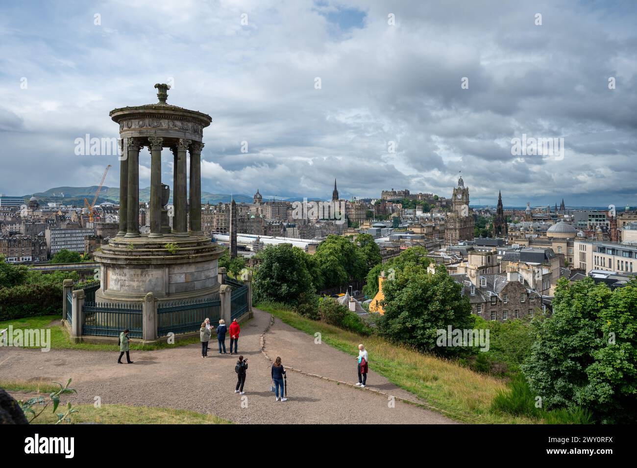 Una vista da Calton Hill su Edinburgo, città di Edimburgo, Scozia, Regno Unito, Europa. Foto Stock