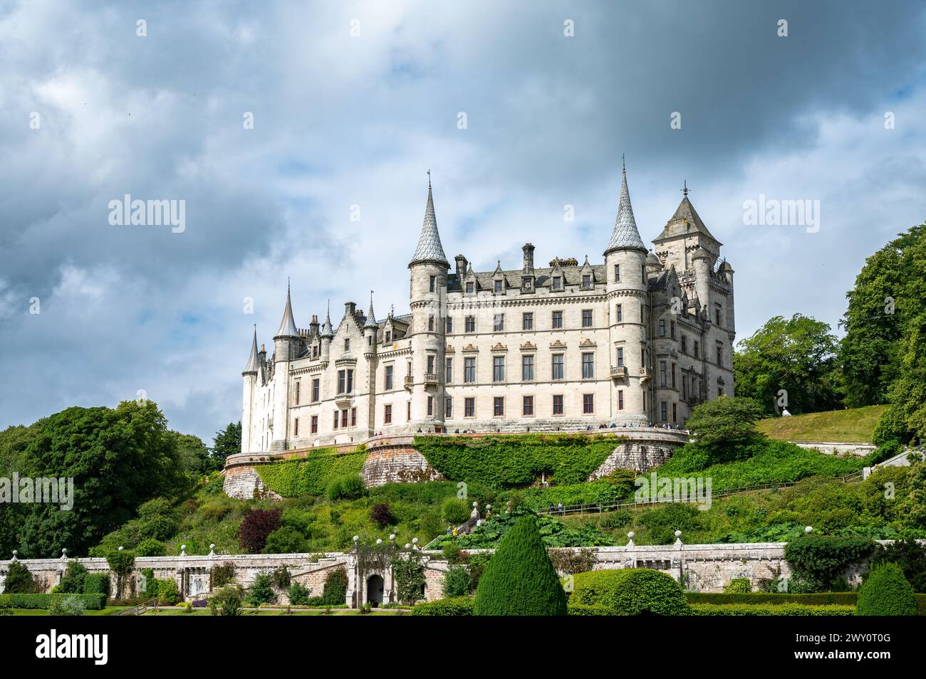 Vista del castello e dei giardini Dunrobin, Golspie, famiglia Sutherland, Northern Highlands, Scozia, REGNO UNITO Foto Stock