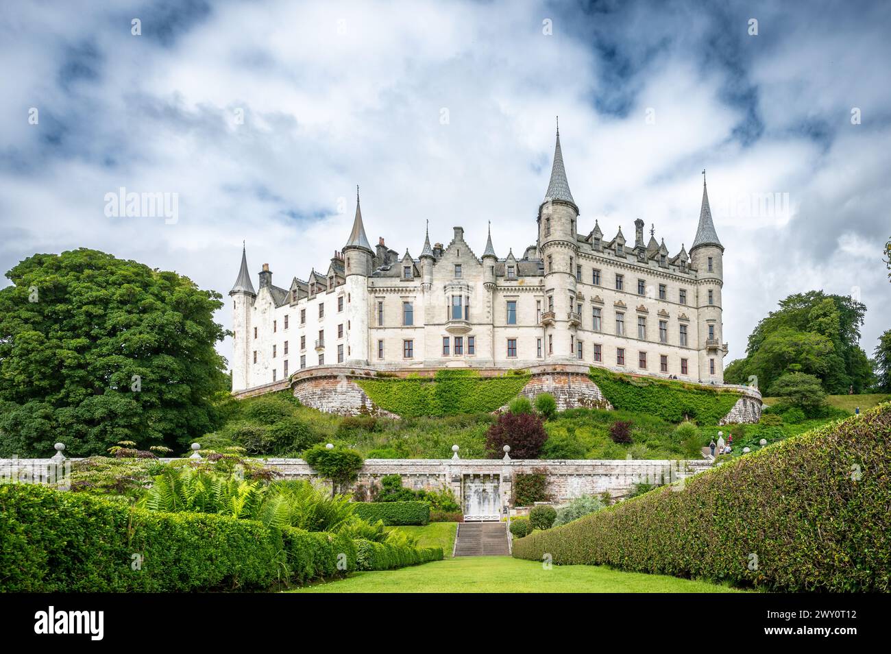 Vista del castello e dei giardini Dunrobin, Golspie, famiglia Sutherland, Northern Highlands, Scozia, REGNO UNITO Foto Stock